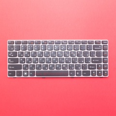 Клавиатура для ноутбука Lenovo IdeaPad Z360 черная с розовой рамкой